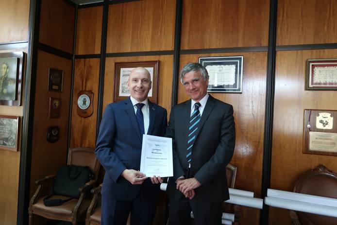 Sergio Rubén Cimbaro, President of IGN, receives the ISPRS membership certificate from 2nd Vice President, Charles Toth  
