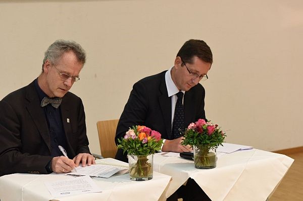 IEEE GRSS and ISPRS sign MoU
